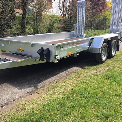 Baumaschinen-Transporter